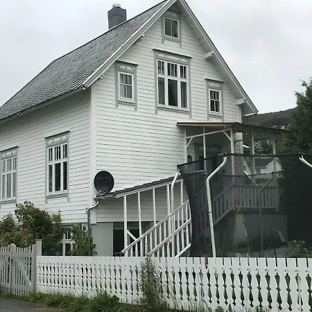 Lille Huset “the Real Taste Of Ulsteinvik” Apartment *