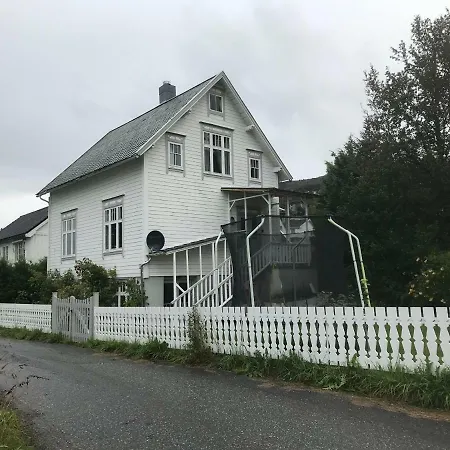 Lille Huset “the Real Taste Of Ulsteinvik” Appartement